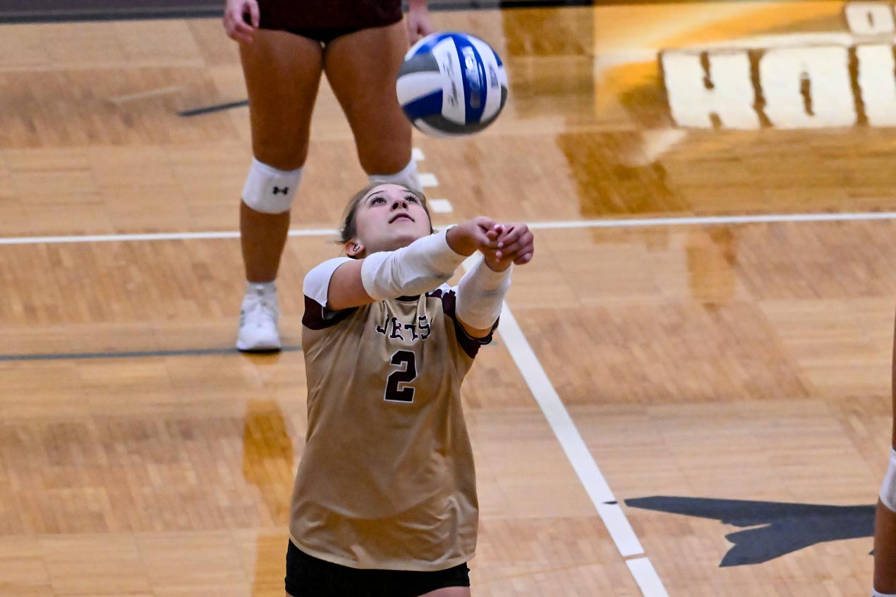 Volleyball falls to Mott Community College
